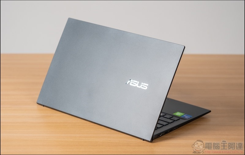 ASUS ZenBook 14 Ultralight 開箱  (UX435EGL)  - 03