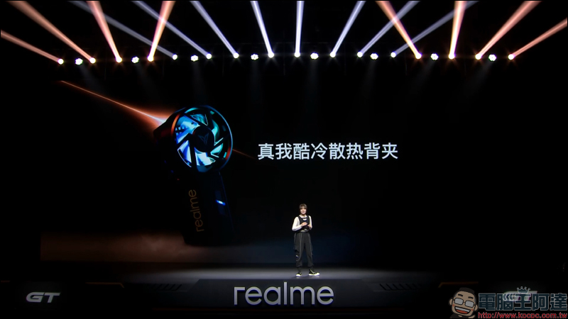 realme GT 性能旗艦正式發表：高通 S888 、 120Hz SuperAMOLED 螢幕、65W 智慧閃充售價僅約 12,050 元起，預告天璣 1200 處理器 GT Neo 近期登場 - 電腦王阿達