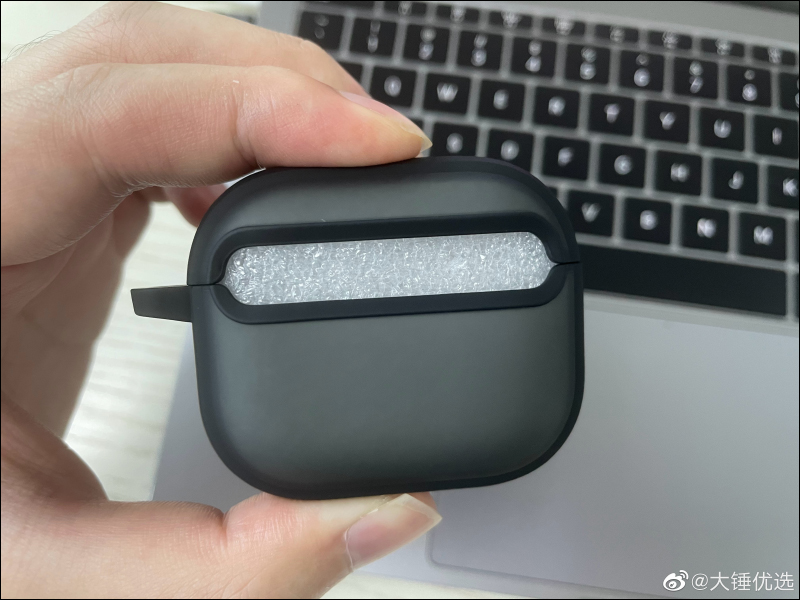 疑似 AirPods 3 真機曝光！外型相似 AirPods Pro 但採半入耳式設計，傳聞最快於 3/23 發表 - 電腦王阿達