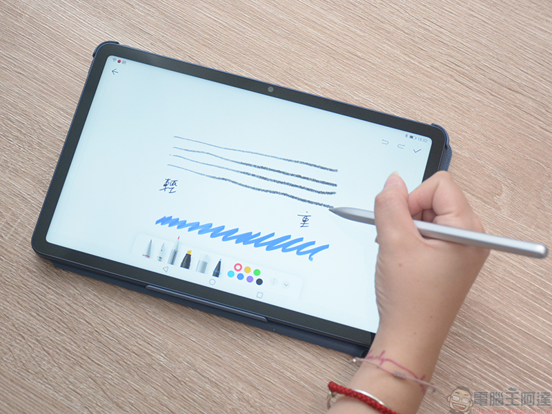 華為 HUAWEI MatePad 開箱、實測，128GB 大儲存、平行視界、WiFi 6 完美支援讓你擁有更大視野 - 電腦王阿達