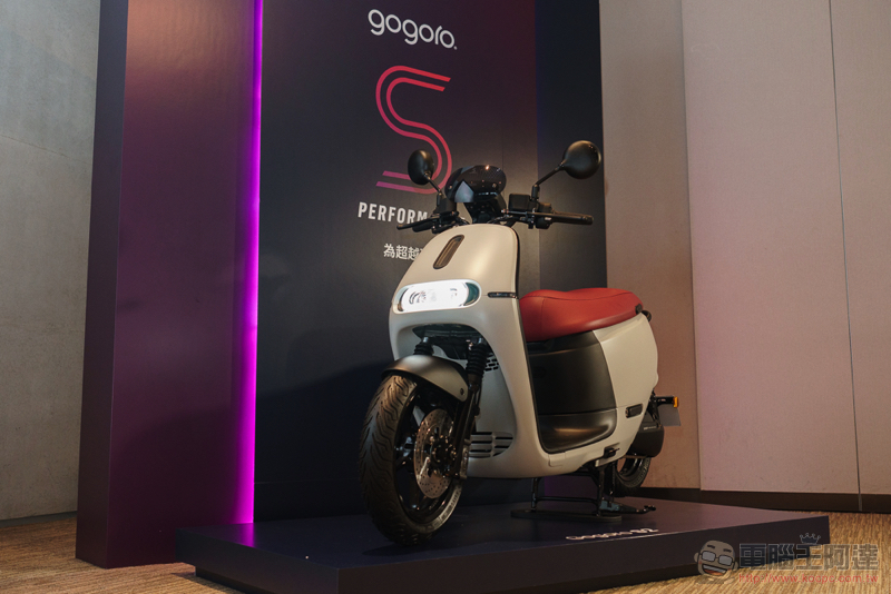 價位不變性能升級 Gogoro 2 / 3 系列新年式降臨：皮帶傳動、內建胎壓偵測「輕量化輪框」 - 電腦王阿達