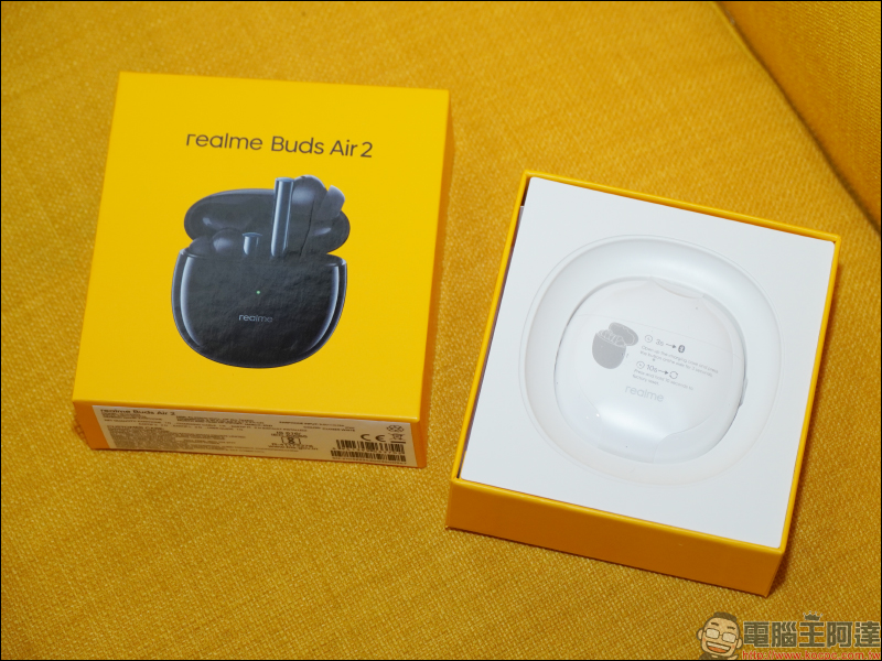 realme Buds Air 2 Neo 開箱、動手玩｜敢越級再延續，同價位首款主動降噪真無線藍牙耳機！通透模式通勤更安全（同場加映：realme Buds Air 2 外觀比較） - 電腦王阿達