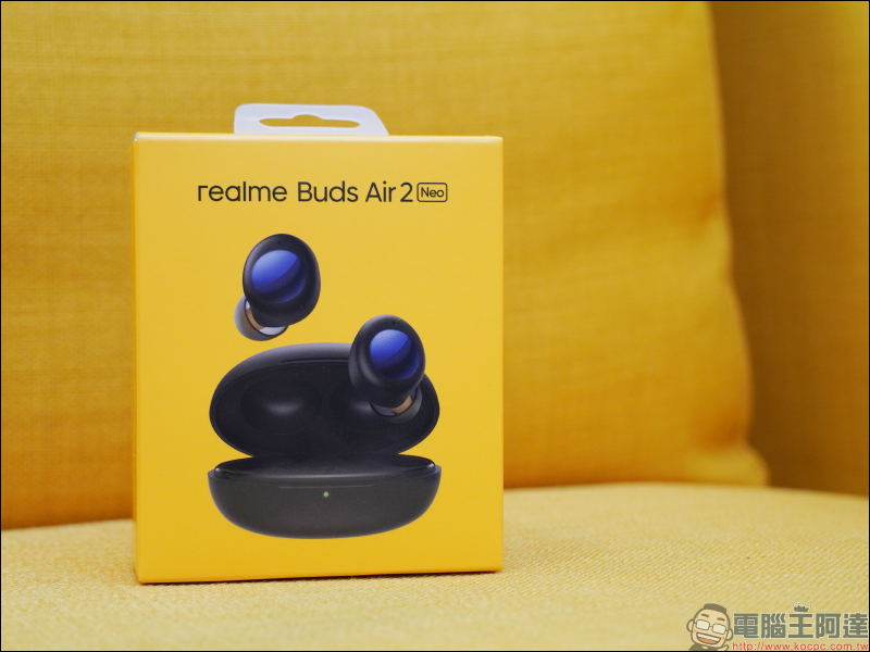 realme Buds Air 2 Neo 開箱、動手玩｜敢越級再延續，同價位首款主動降噪真無線藍牙耳機！通透模式通勤更安全（同場加映：realme Buds Air 2 外觀比較） - 電腦王阿達