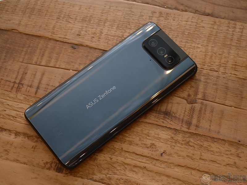 ZenFone 8 Flip 快速動手玩，翻轉鏡頭基因繼續保留 - 電腦王阿達