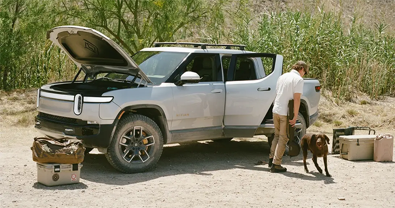 Rivian R1T 電動貨卡拼細節決勝：內建空壓機（！）與隱藏冰箱空間 - 電腦王阿達