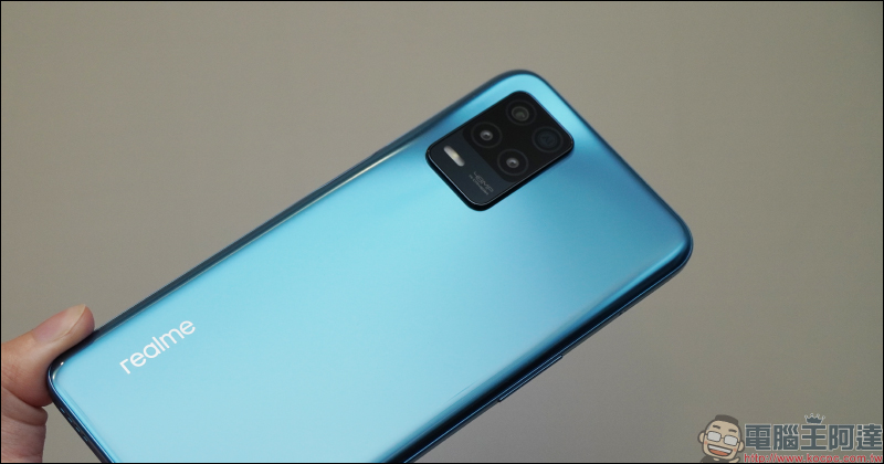 realme 8 5G 開箱動手玩｜登入 5G・越級體驗！全台首搭載天璣 700 5G 處理器，全新夜景濾鏡、5000mAh 大電量 - 電腦王阿達