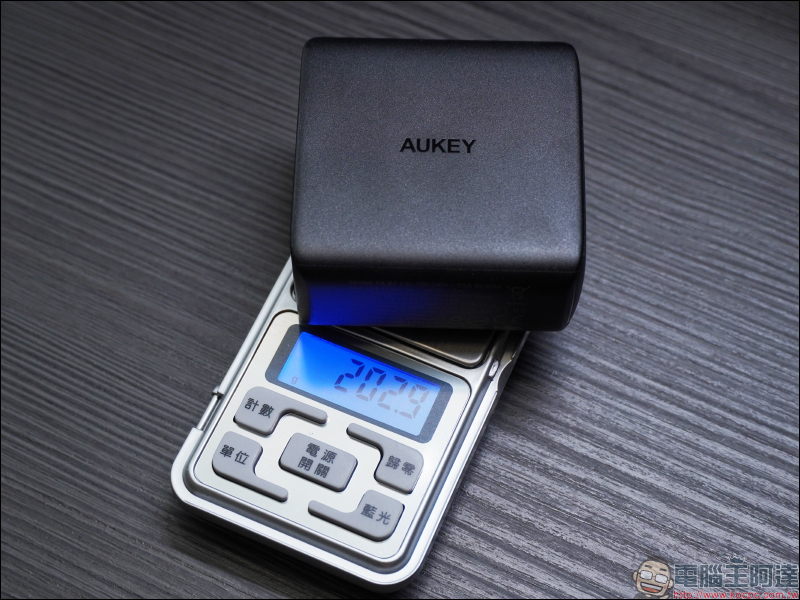 AUKEY Omnia 氮化鎵GaN系列充電器開箱動手玩｜打造高品質數位生活， iPhone、iPad 、MacBook 系列快充必備！ - 電腦王阿達