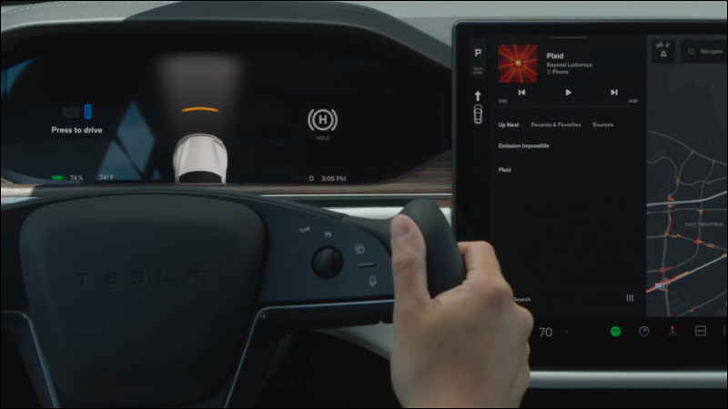 特斯拉 Model S 官方教學影片釋出：全新駕駛介面、Yoke 方向盤操作一次搞懂！（同場加映：Model S Plaid 簡單粗暴的起步加速實錄） - 電腦王阿達