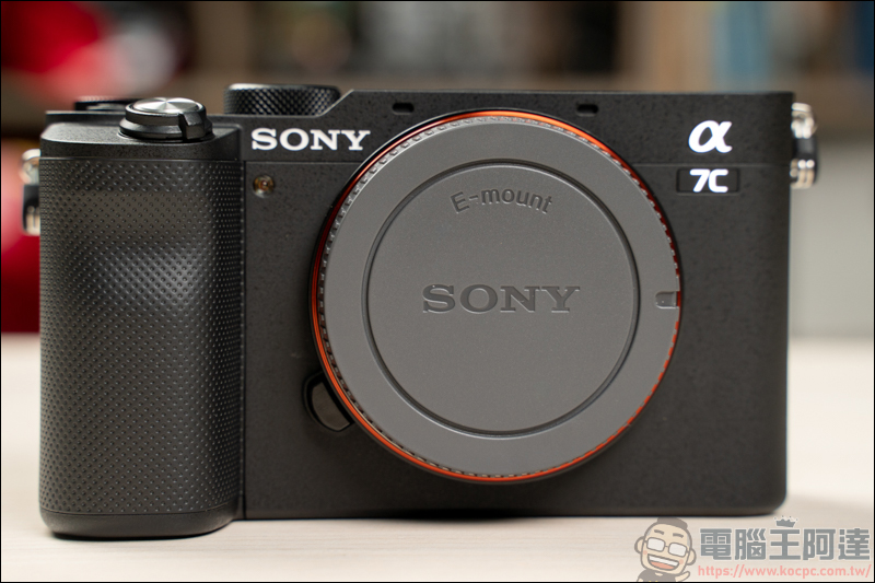 對焦快+翻轉螢幕！最輕巧全片幅單眼VLOG神器 SONY A7C 開箱 - 電腦王阿達