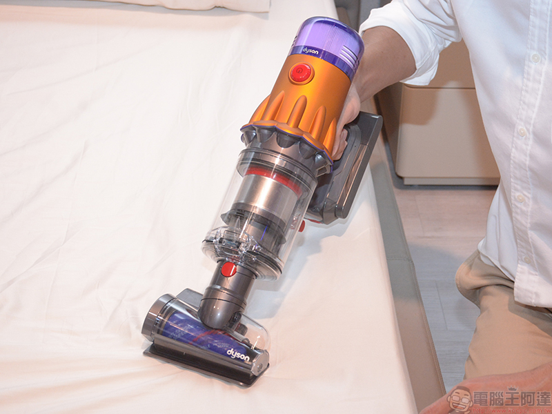 Dyson V12 Detect Slim 智能輕量無線吸塵器正式登台，以雷射偵測使微塵無所遁形 - 電腦王阿達