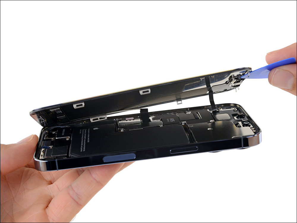 iPhone 13 Pro iFixit 快速拆解，揭示內部大容量電池和更強大的相機陣列 - 電腦王阿達