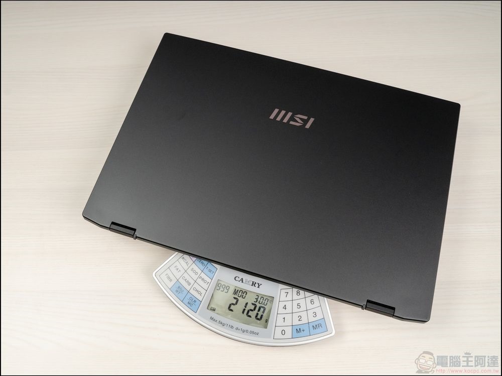 MSI Summit E16 Flip 開箱 - 31