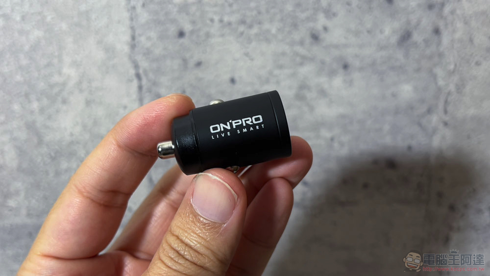 雙 USB-C 快充小鋼炮！ONPRO GT-PD30MINI PD 30W 車用急速充電器開箱體驗（評價 評測 動手玩） - 電腦王阿達