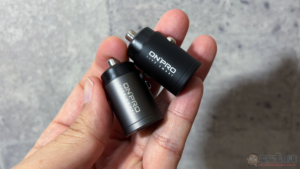 雙 USB-C 快充小鋼炮！ONPRO GT-PD30MINI PD 30W 車用急速充電器開箱體驗（評價 評測 動手玩） - 電腦王阿達