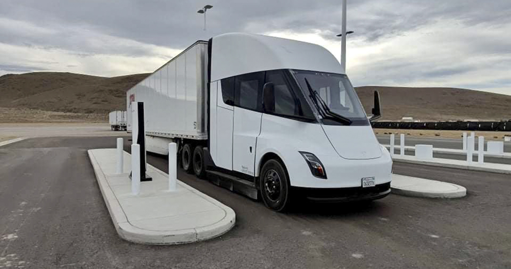 想開箱 Tesla Semi 真不簡單，百事終於取得電動卡車 Megacharger 充電站安裝許可 - 電腦王阿達