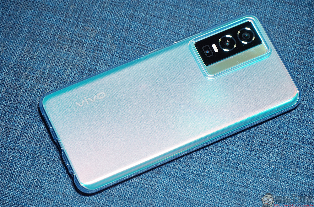 vivo Y76 5G 開箱、評測｜44W 超快閃充、萬元有找的極速暢玩娛樂手機！ - 電腦王阿達