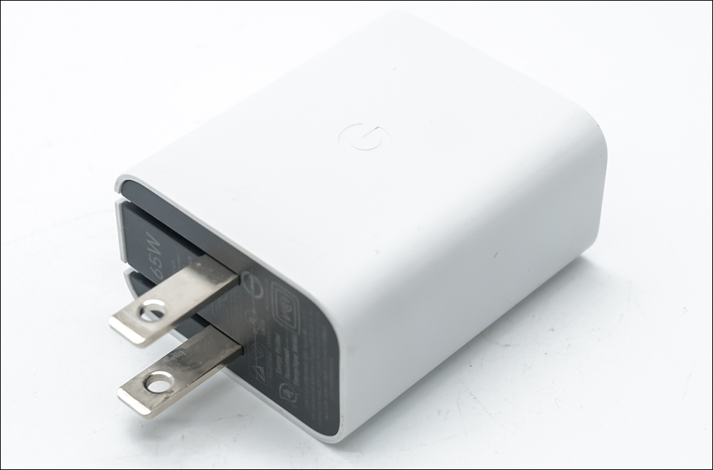 Google 65W 充電器諜照曝光，支援 USB PD 快充、體積比傳統充電器小一半以上 - 電腦王阿達