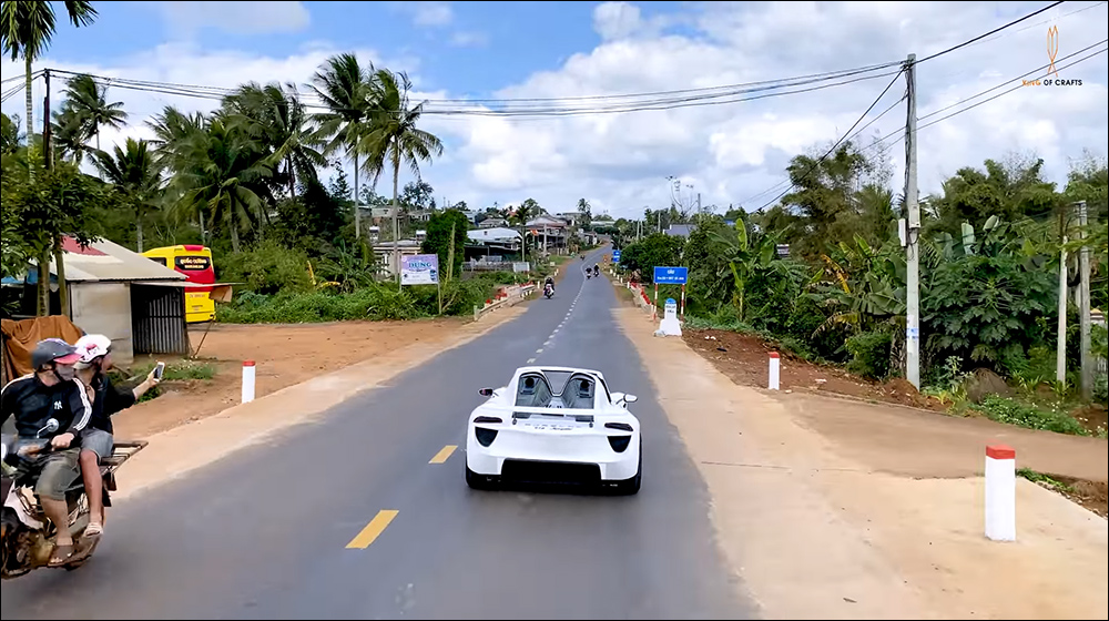 國外 YouTuber 耗時 90 天，利用 PVC 管手作打造一輛蛙王 Porsche 918 Spyder - 電腦王阿達