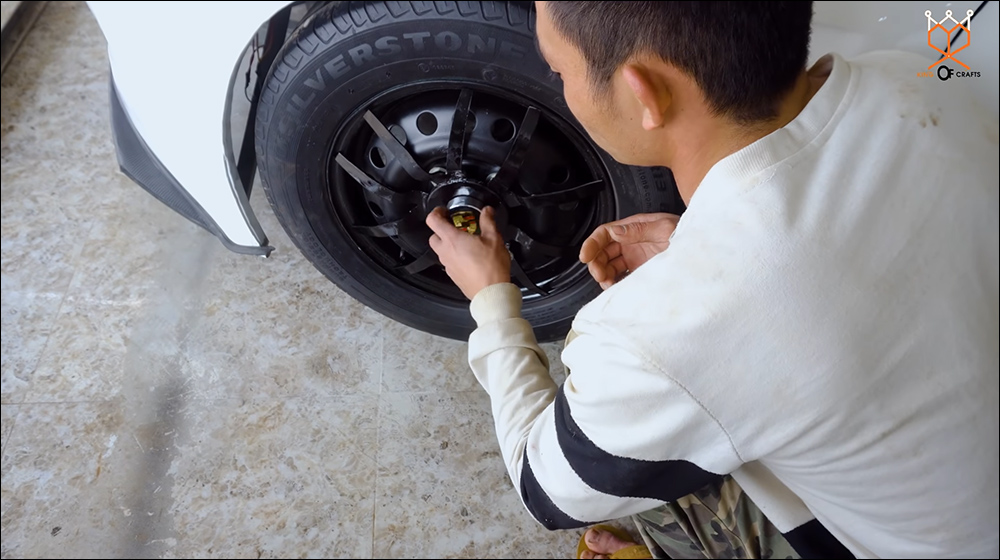 國外 YouTuber 耗時 90 天，利用 PVC 管手作打造一輛蛙王 Porsche 918 Spyder - 電腦王阿達