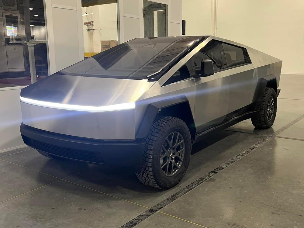 特斯拉量產版 Tesla Cybertruck 電動皮卡照片首次曝光！實體後視鏡、車頭更加圓潤 - 電腦王阿達