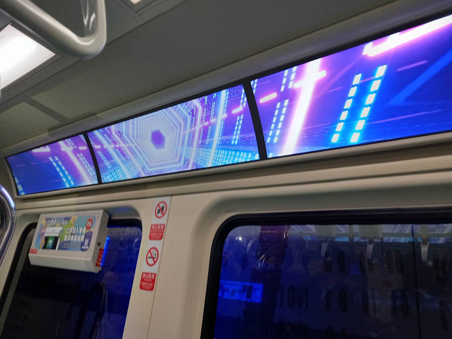 全臺首部「Smart Display Metro數位列車」 寶可夢彩繪版期間限定行駛 - 電腦王阿達