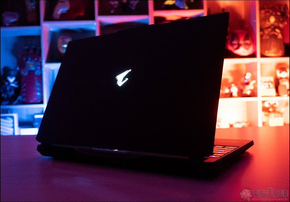 技嘉 AORUS 15 XE4 炫影黑電競筆電開箱 - 07