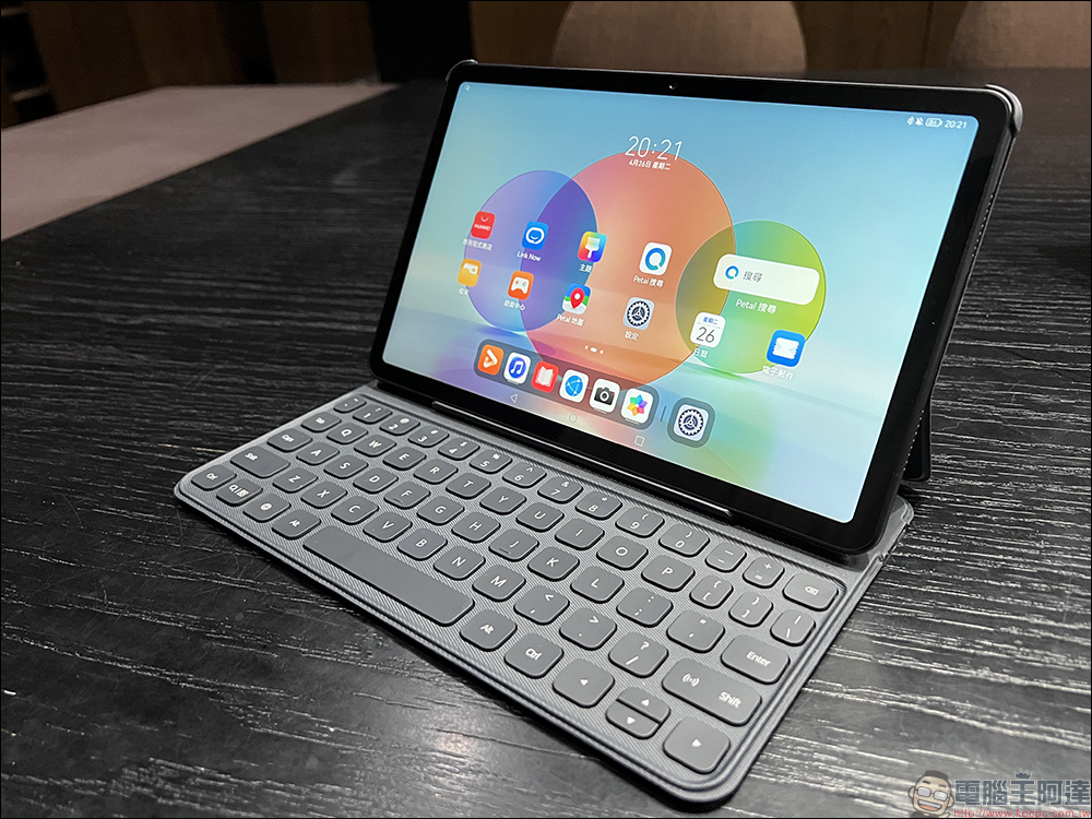 HUAWEI MatePad 2022 開箱、評測｜2K 全螢幕、Harman Kardon 四聲道揚聲器、搭載 HarmonyOS 2 超級終端可在多裝置互連互通 - 電腦王阿達