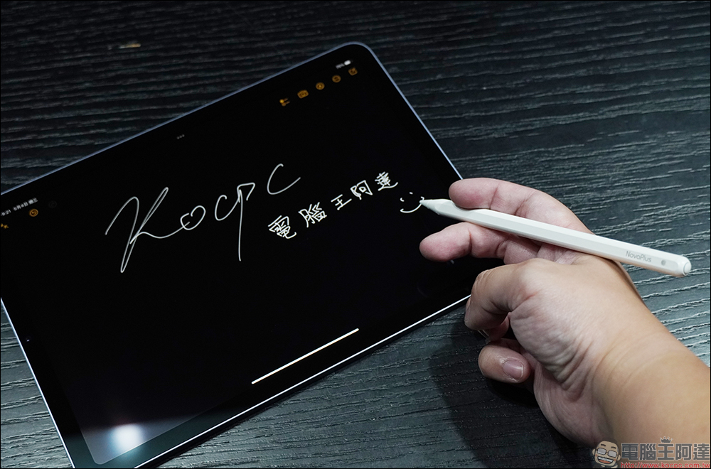 市面唯一磁吸充電副廠 iPad 手寫筆！NovaPlus Pencil A7 Pro 開箱體驗：磁吸自動充電免帶線、配備柔環呼吸燈、藍牙神操控體驗更勝原廠！ - 電腦王阿達