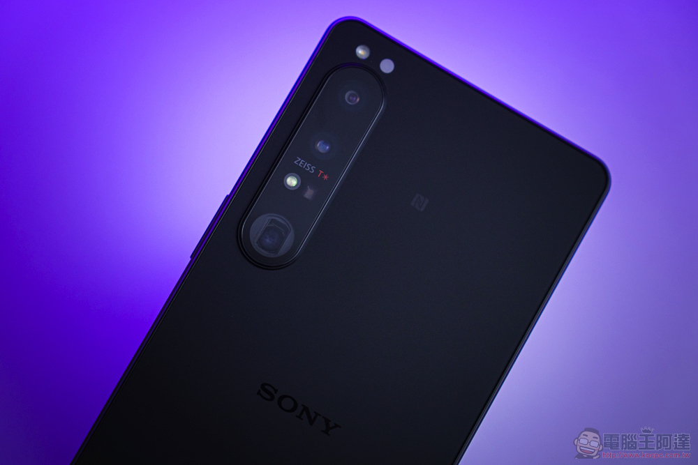 美型極速旗艦 Sony Xperia 1 IV 重點實測：三鏡頭 4K 120FPS 錄影、無縫光學變焦的黑科技相機手機 - 電腦王阿達