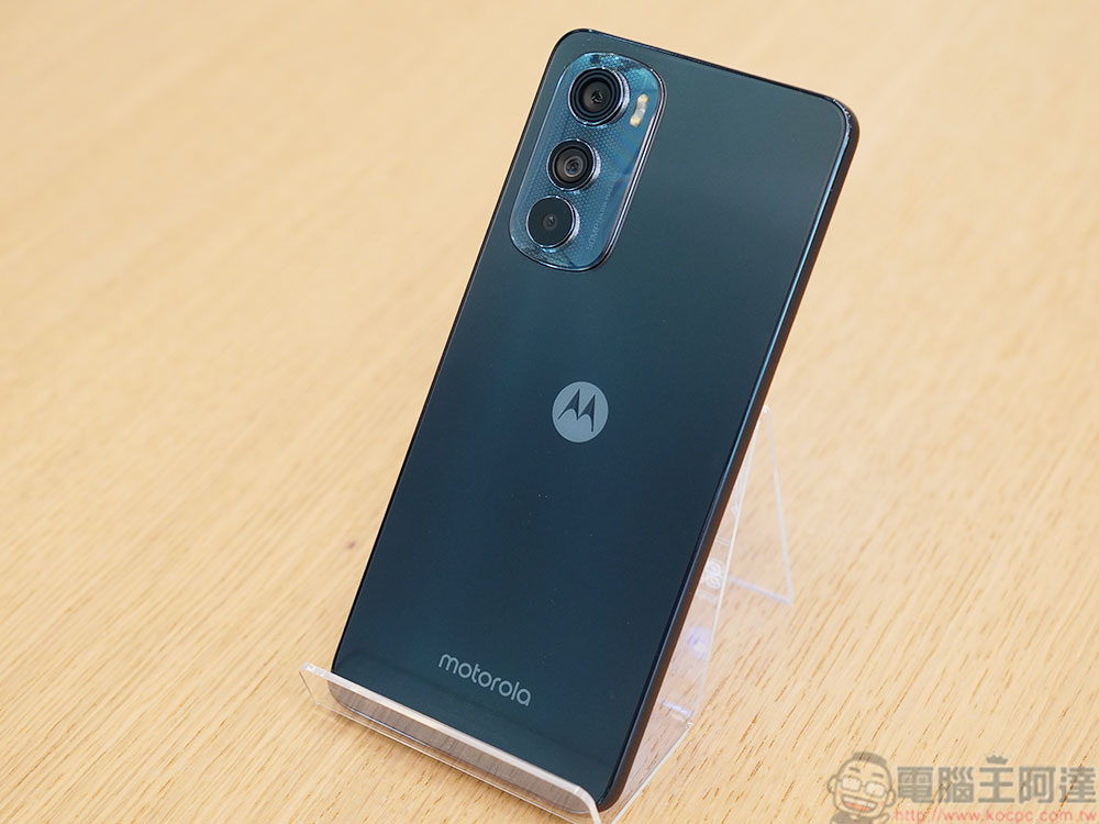 Motorola edge 30 系列 5G 旗艦在台推出，前後三顆 5000 萬畫素鏡頭有夠厲害 - 電腦王阿達