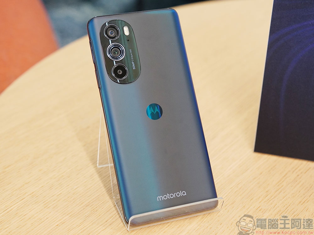 Motorola edge 30 系列 5G 旗艦在台推出，前後三顆 5000 萬畫素鏡頭有夠厲害 - 電腦王阿達