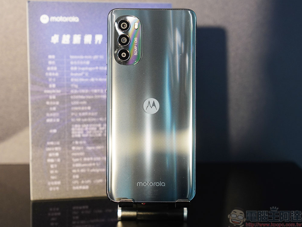 Motorola edge 30 系列 5G 旗艦在台推出，前後三顆 5000 萬畫素鏡頭有夠厲害 - 電腦王阿達