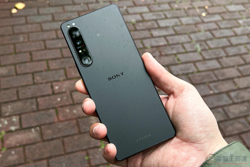 美型極速旗艦 Sony Xperia 1 IV 重點實測：三鏡頭 4K 120FPS 錄影、無縫光學變焦的黑科技相機手機 - 電腦王阿達