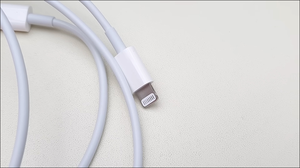 國外 YouTuber 成功改造 USB-C 版本 iPhone 13，支援快速充電、資料傳輸、系統更新和防潑水 - 電腦王阿達