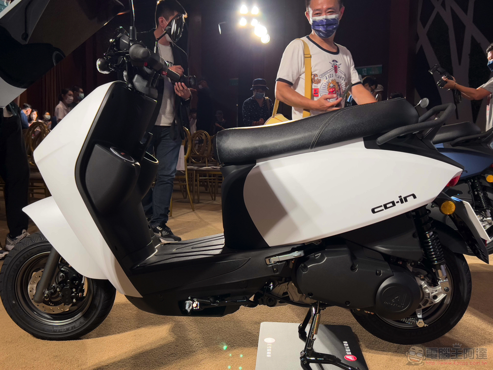 CROXERA 智慧儀表首登黃牌機車！很「愛玩」的宏佳騰 STR 與全新 CO-IN 登場 - 電腦王阿達