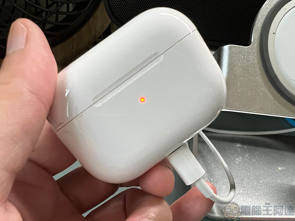 當你的 AirPods 充電盒忽然無法充電該怎麼辦？送修前先排除問題 - 電腦王阿達