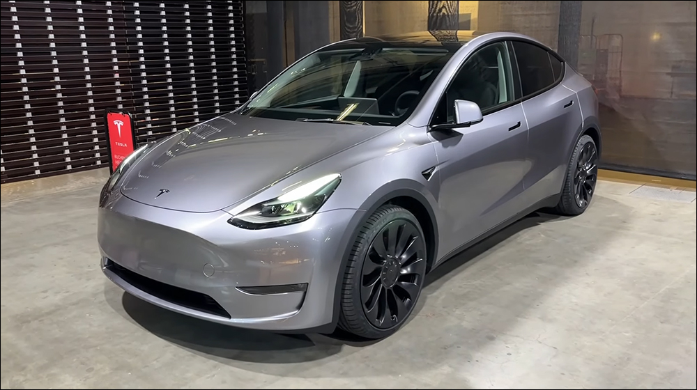 特斯拉 Tesla Model Y 「快銀」全新車色實車首度亮相 - 電腦王阿達