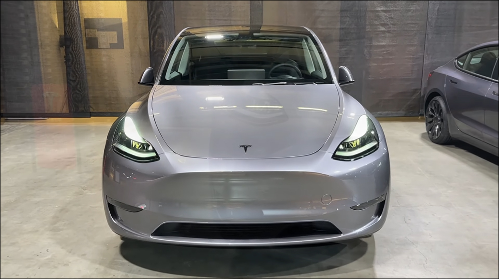 特斯拉 Tesla Model Y 「快銀」全新車色實車首度亮相 - 電腦王阿達