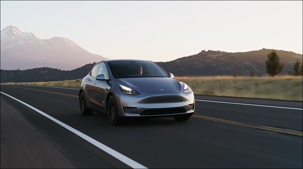 特斯拉 Tesla Model Y 「快銀」全新車色實車首度亮相 - 電腦王阿達