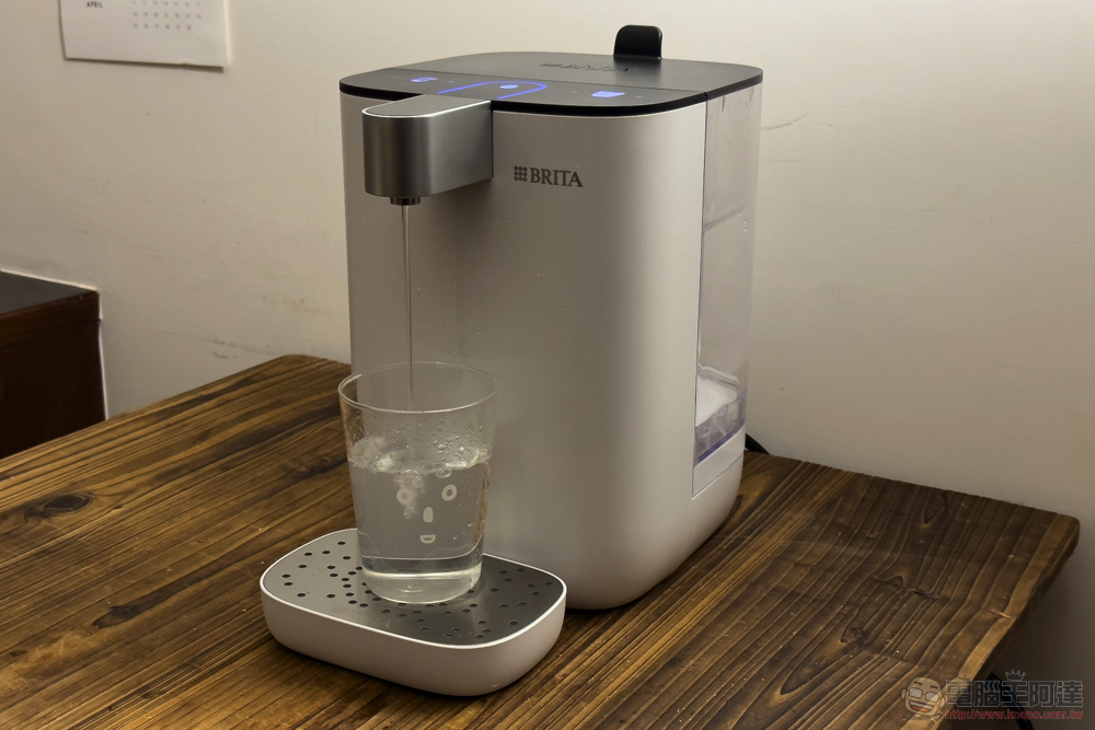 BRITA Model ONE 智能瞬熱 UVC 滅菌開飲機 開箱！4 重深層濾淨化、光觸滅菌、不鏽鋼厚膜瞬熱技術 輕鬆得到「你要的水」 - 電腦王阿達