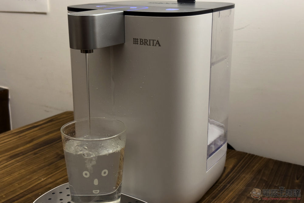 BRITA Model ONE 智能瞬熱 UVC 滅菌開飲機 開箱！4 重深層濾淨化、光觸滅菌、不鏽鋼厚膜瞬熱技術 輕鬆得到「你要的水」 - 電腦王阿達