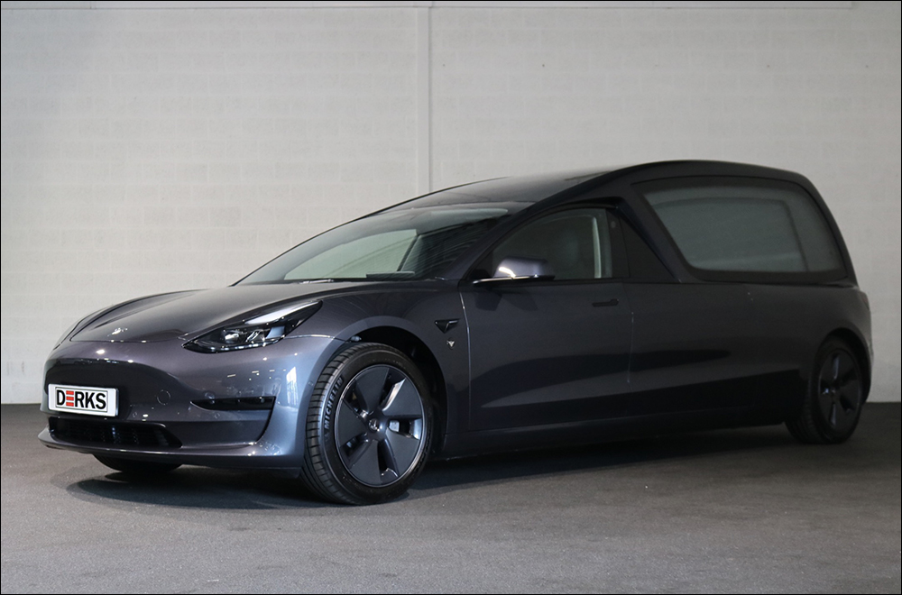 荷蘭改裝品牌 Derks 打造 Tesla Model 3 靈車版，「儀式感」滿分！一生只能躺著搭一次？ - 電腦王阿達