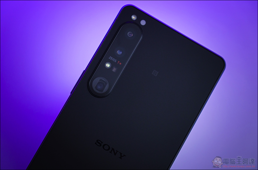 疑似 Sony 新旗艦 Xperia 1 V 機身背面諜照曝光，傳將取消 3D iToF 感應器和 RGB IR 紅外線感光元件 - 電腦王阿達