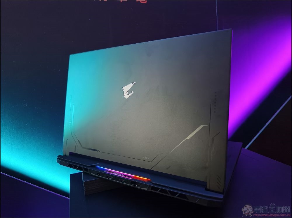 AORUS 17X  15X 工藝級旗艦電競筆電 (1)