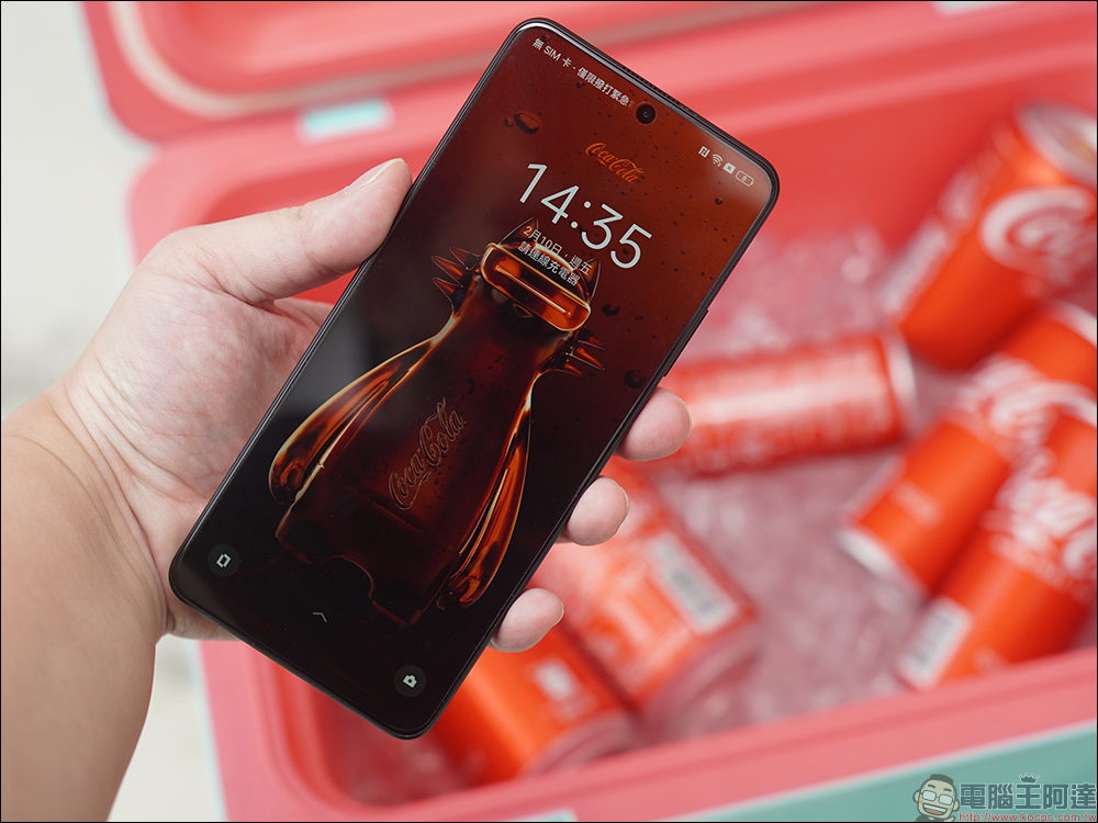 最受歡迎快樂水！realme 10 Pro 可口可樂聯名限定版 Coca-Cola Edition 動眼看， realmeow 限定公仔同步亮相！ - 電腦王阿達