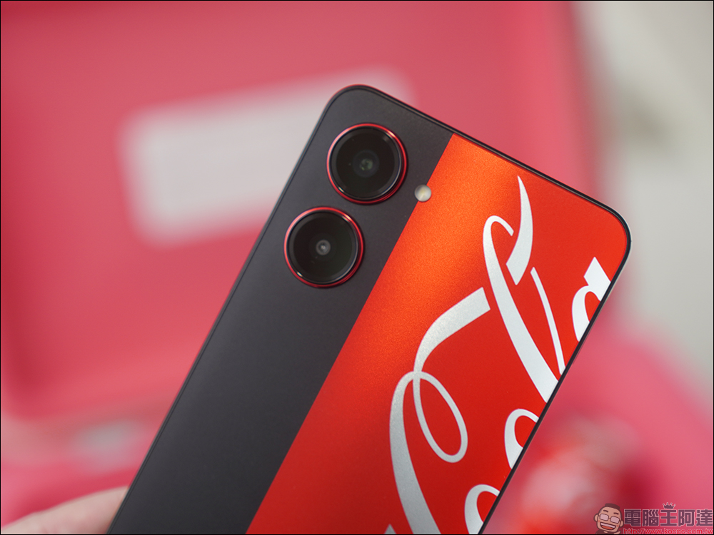 最受歡迎快樂水！realme 10 Pro 可口可樂聯名限定版 Coca-Cola Edition 動眼看， realmeow 限定公仔同步亮相！ - 電腦王阿達