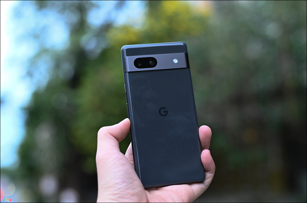 Google Pixel 7a 動手玩再次曝光！確認配備 8GB RAM，預期將支援「電力分享功能」 - 電腦王阿達