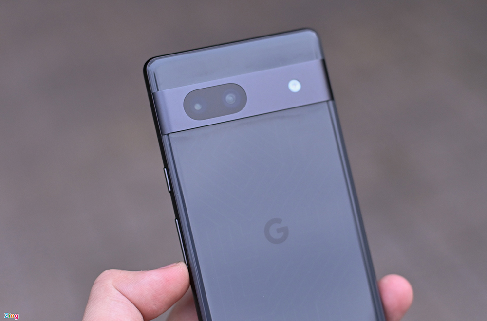 Google Pixel 7a 動手玩再次曝光！確認配備 8GB RAM，預期將支援「電力分享功能」 - 電腦王阿達