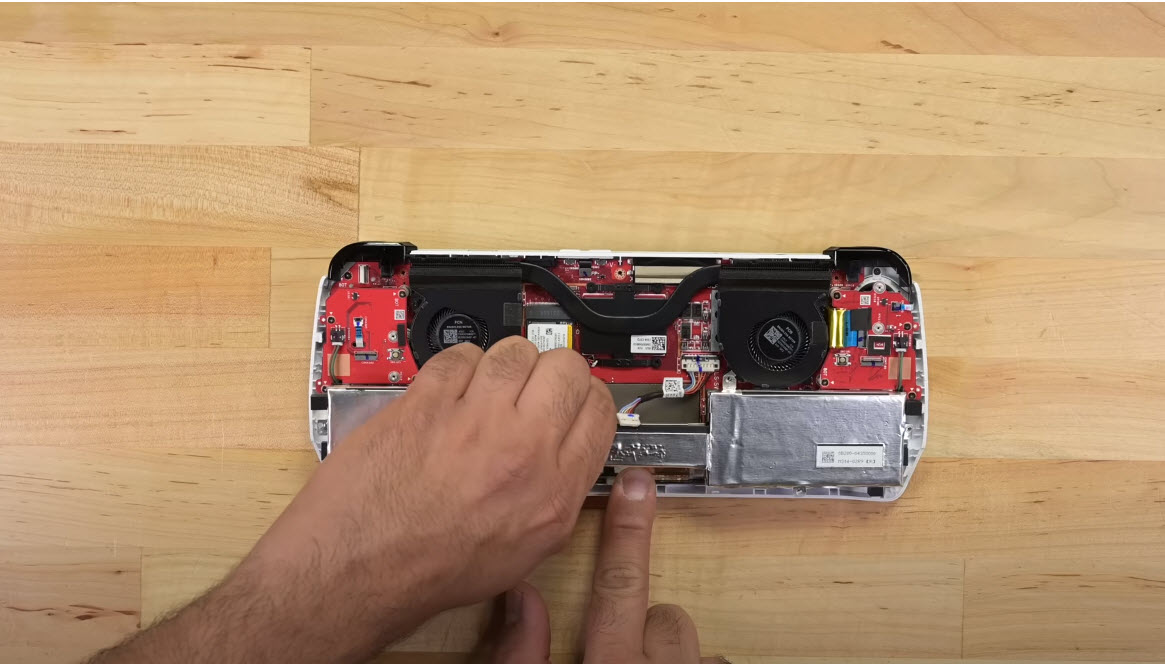  iFixit 公開ASUS ROG Ally 拆解影片 可看到模組化與較容易拆解的設計 - 電腦王阿達