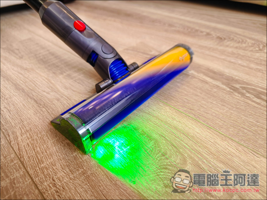 Dyson V12s Detect Slim Submarine 乾濕全能洗地吸塵器開箱：可乾吸、洗地的黑科技掃地神器 - 電腦王阿達